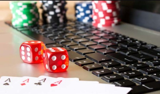 Melihat Menggertak Sebagai Seni dan Proses Bermain Poker Online